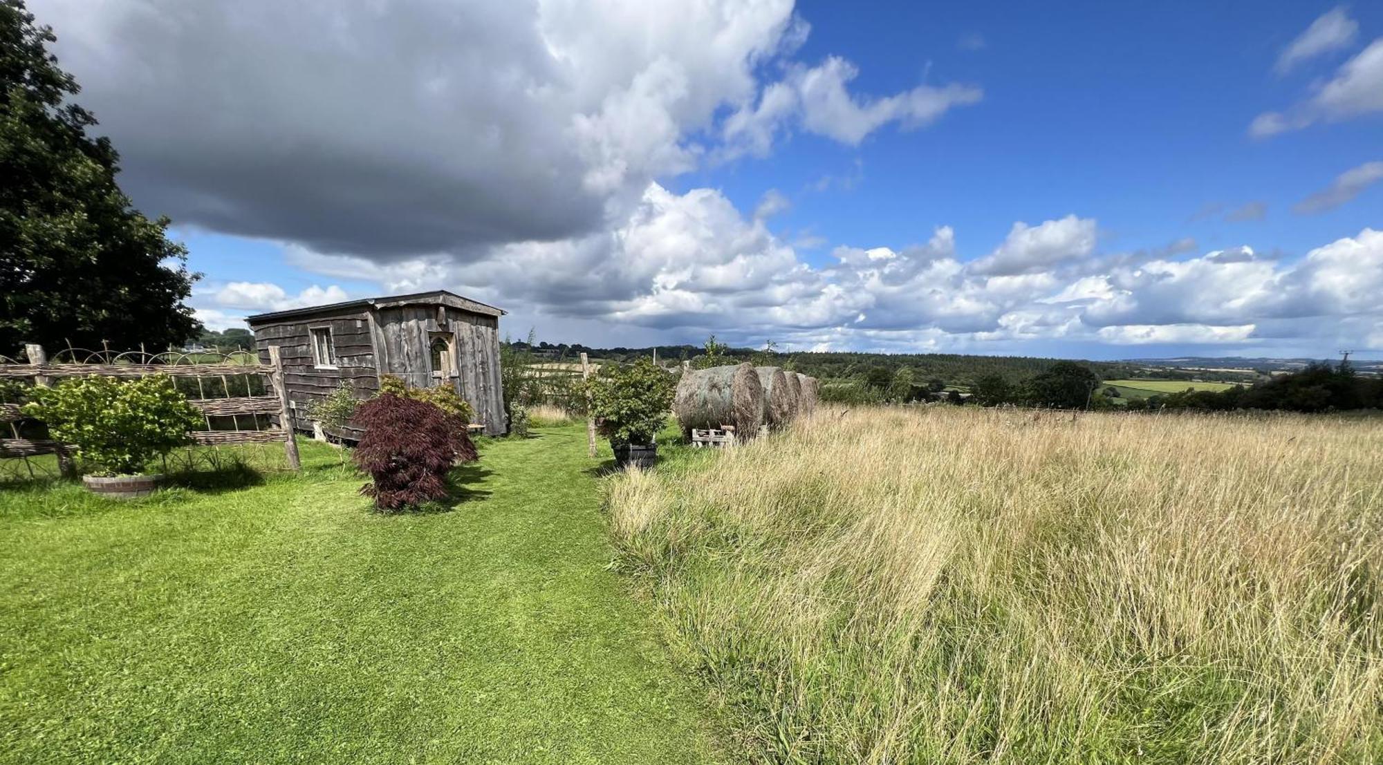 Villa Luxury Shepherd'S Hut Style Cabin With Views à Hereford Extérieur photo